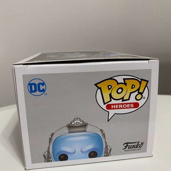 #342 Funko Pop Mr. Freeze Convention Exclusive - Picture 5 of 6